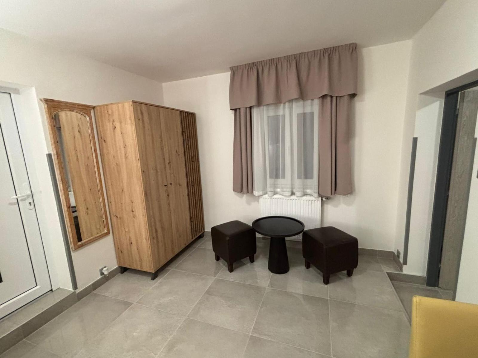 Gato Jenisov * Karlsbad